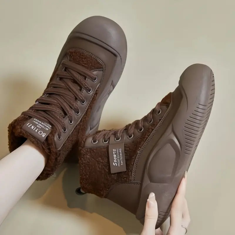 2024 m. madingiausi moteriški šilti batai