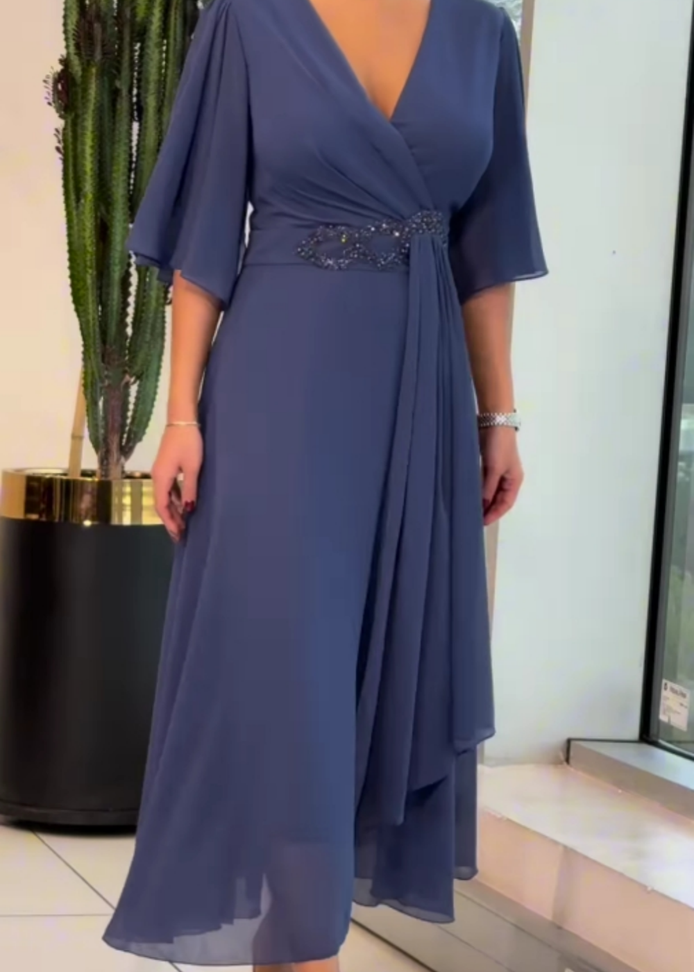 Elegantiška ilga suknelė progoms