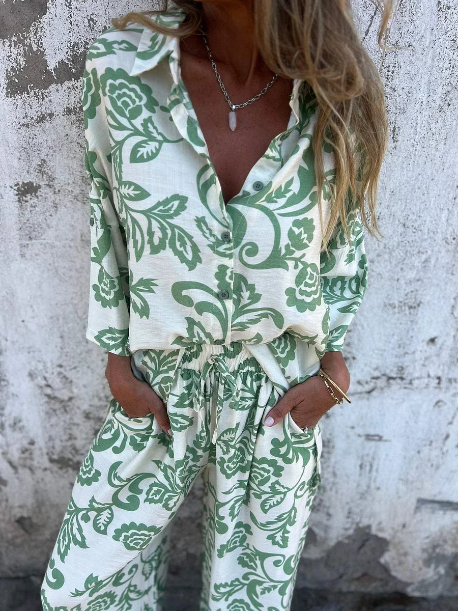 Pavasarinis kostiumėlis moterims (2 dalys)