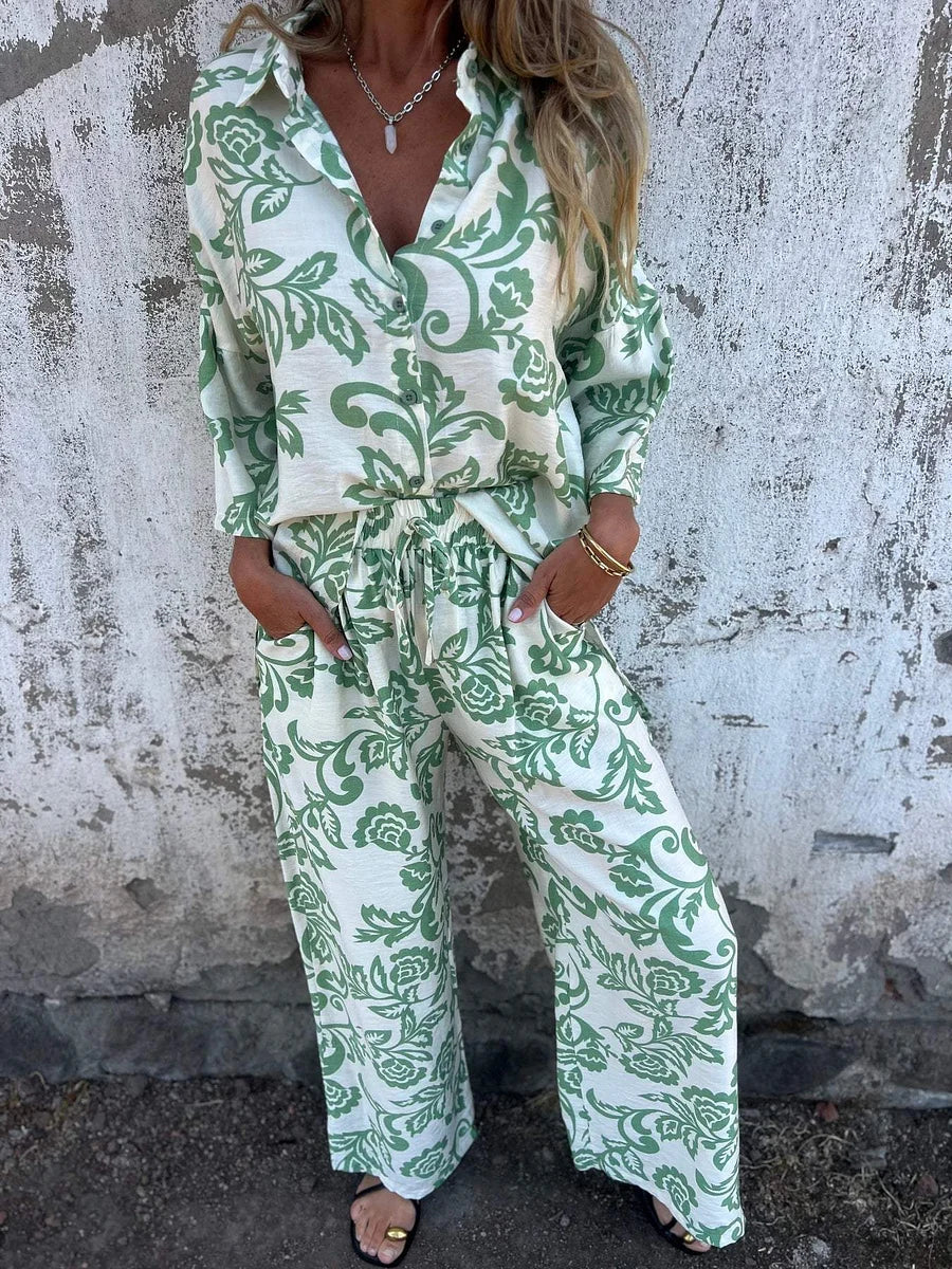 Pavasarinis kostiumėlis moterims (2 dalys)